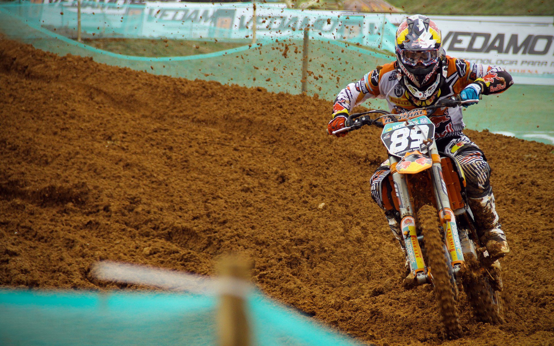 “足球+文化+科技”新模式带动行业跨界融合，行业未来可期，和足球相关的产业