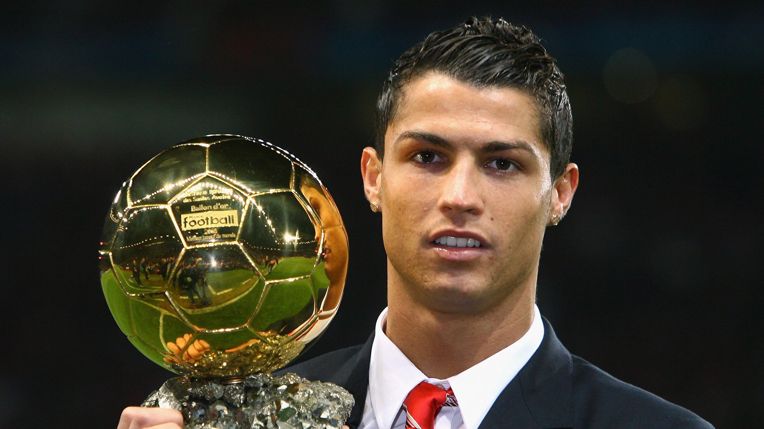 “青训基地引入国际先进设备，培养更具竞争力的人才”，青训中心