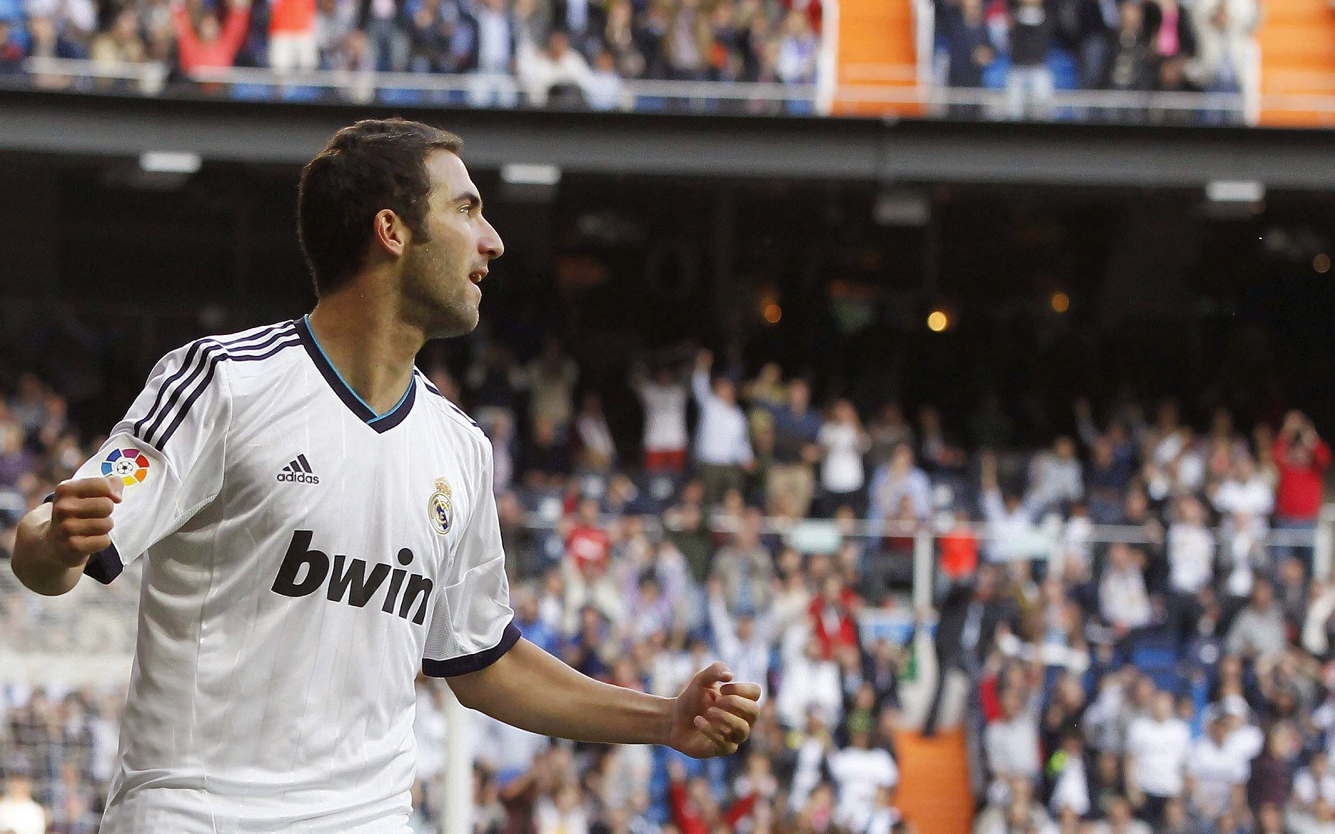 球场“铁壁防线”让对手望而却步，铁壁防御什么意思